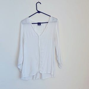White blouse from Bobeau. Sized medium.